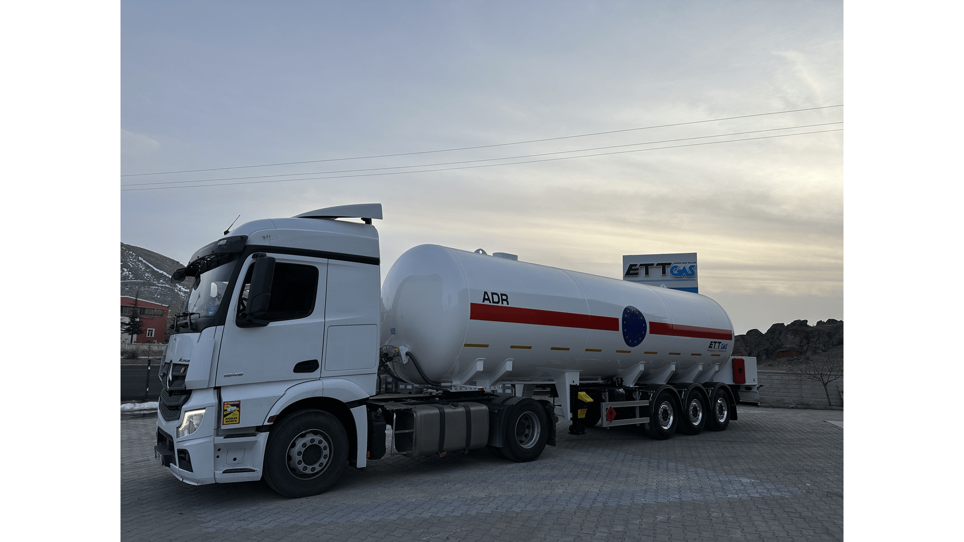 We delivered 47 M3 LPG Trailer with ADR marked to European Country (Saf Axles, Aluminum Wheels, Wabco EBS) #lpg #trailer #lpgtrailer #lpgsemitrailer #safaxles #wabcoebs #ettgas #lpgautogas #lpgstoragetank